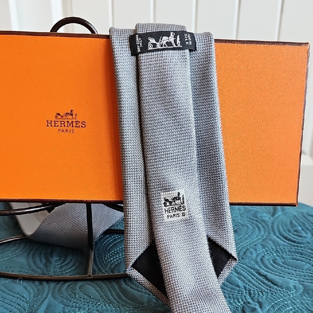 Hermès Silver Tie Luxury With Hermes Tie Box - Picture 3 of 9